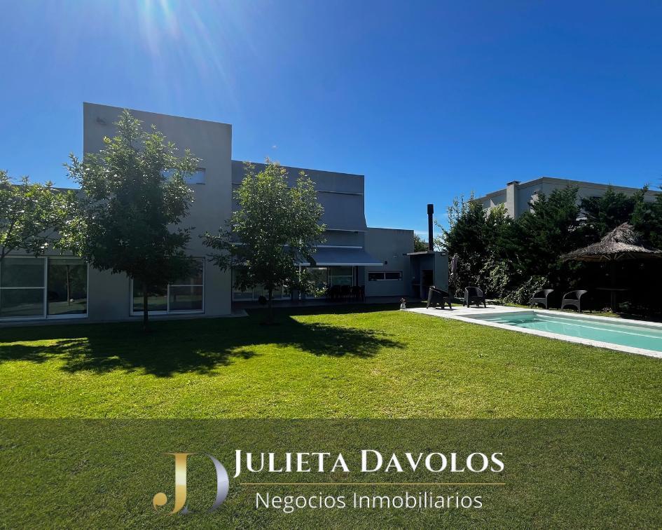 Foto de Casa a la laguna en venta 5 ambientes en Esquina Barrio El Canton islas, imagen 1