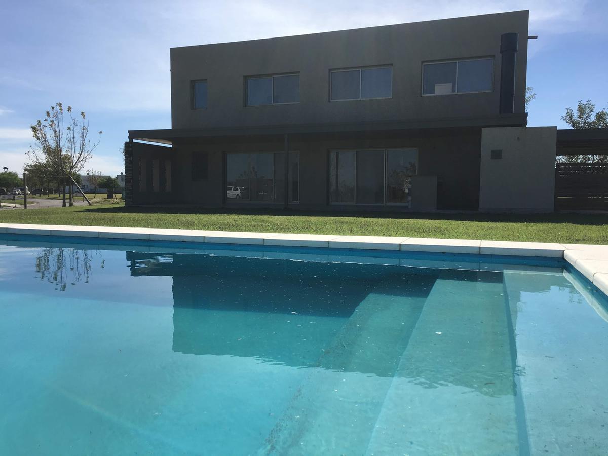 Foto de Casa en Venta 5 ambientes El Canton Barrio Islas con pileta., imagen 3