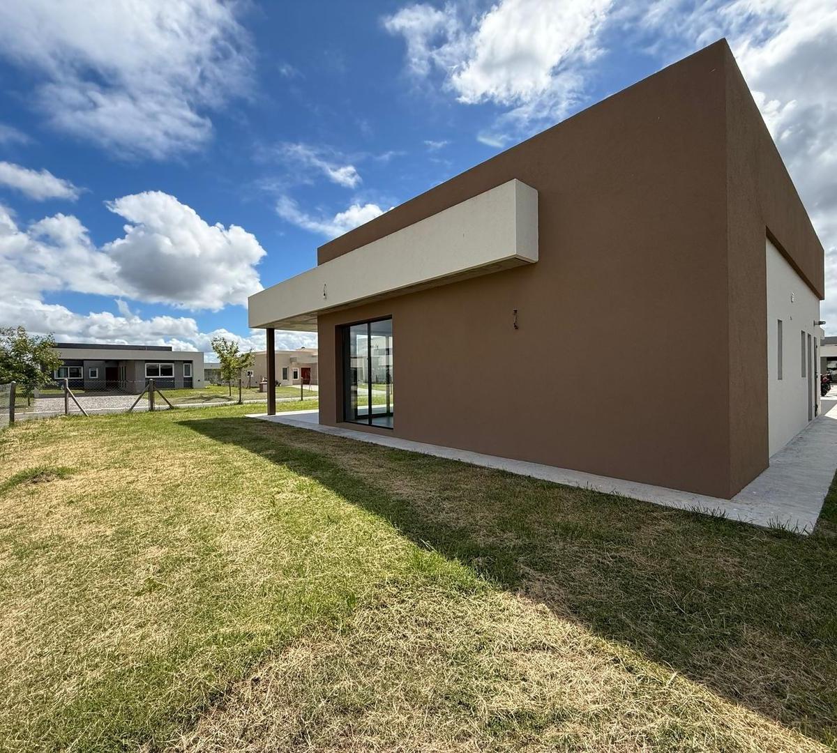 Venta casa a estrenar en Barrio San Felipe