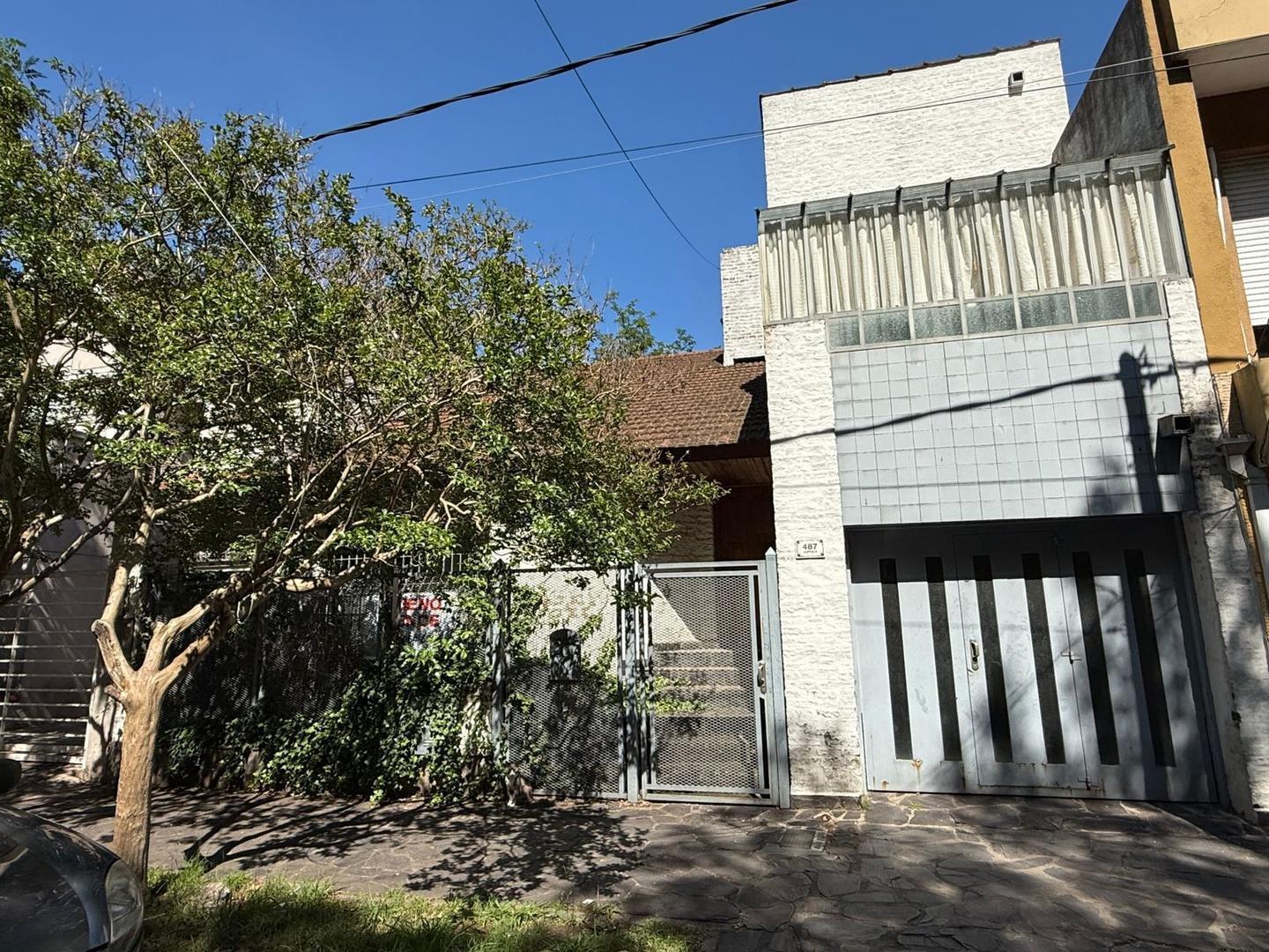 Venta casa 4 ambientes cocheras parque quincho apto crédito