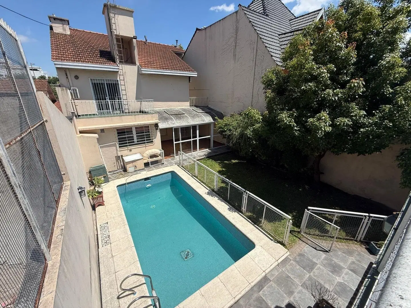 Venta casa Chalet parque pileta Banfield crédito permuta 2