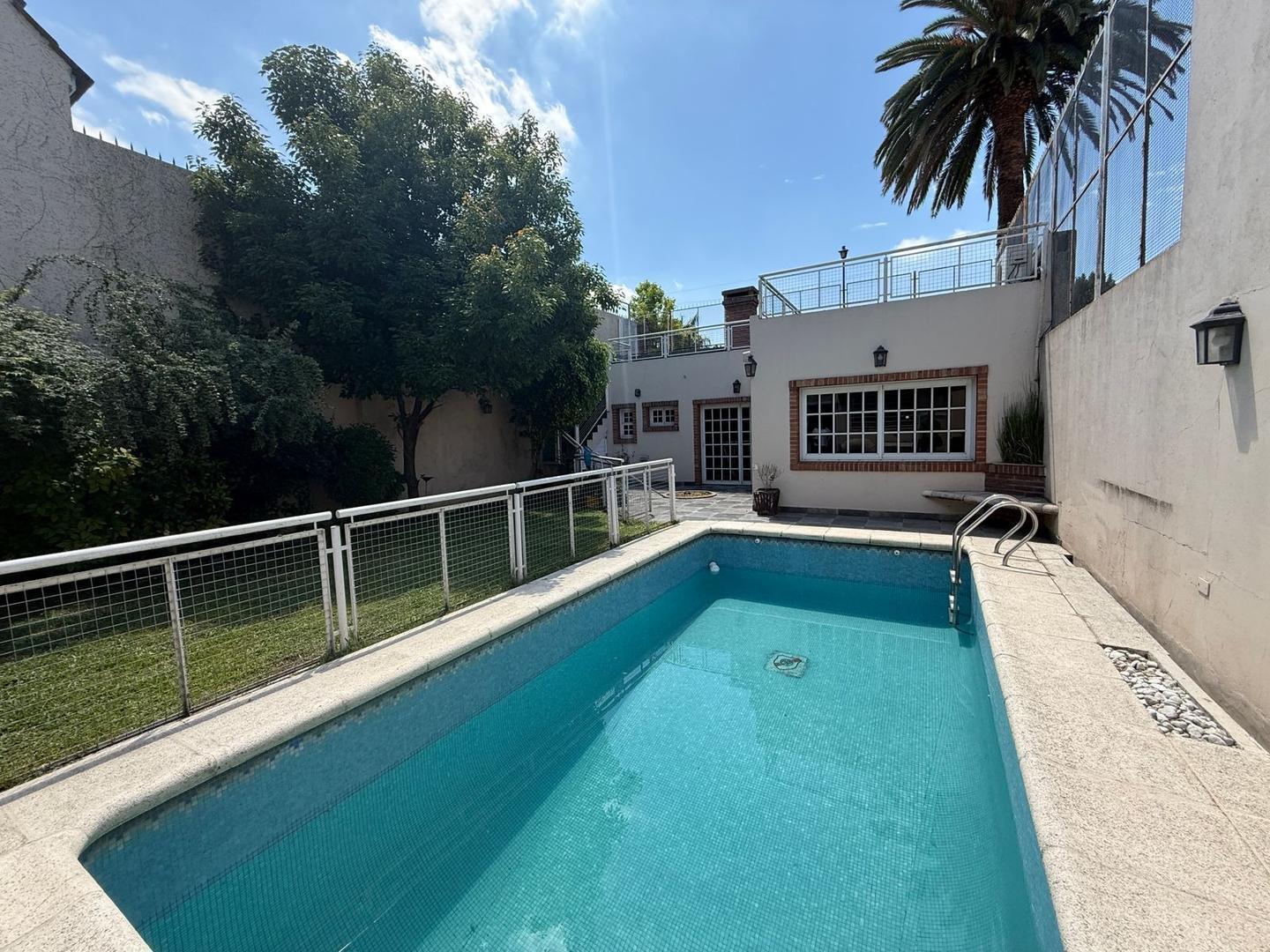 Foto de Venta casa Chalet parque pileta Banfield crédito permuta, imagen 3