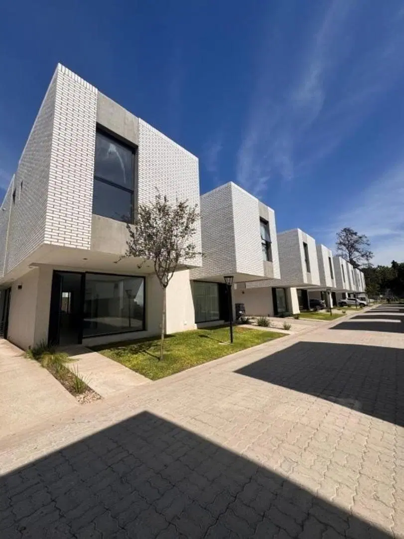 CASA TIPO DUPLEX 4 AMBIENTES EN VENTA EN CANNING 4