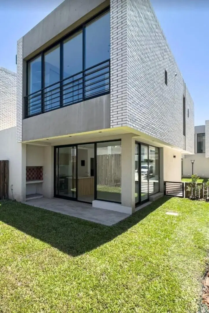 CASA TIPO DUPLEX 4 AMBIENTES EN VENTA EN CANNING 3