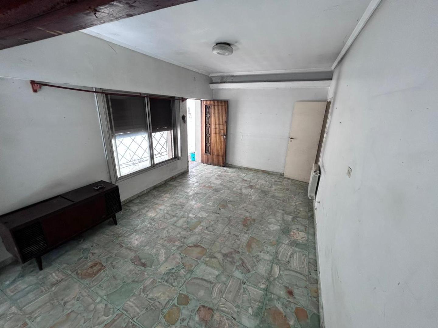 Venta PH Lanús Oeste 4 Ambientes Cochera Patio Parrilla