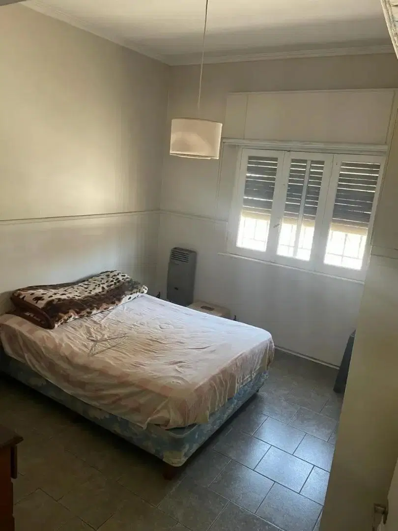 CASA 3 AMBIENTES CON COCHERA EN VENTA REMEDIOS DE ESCALADA 5