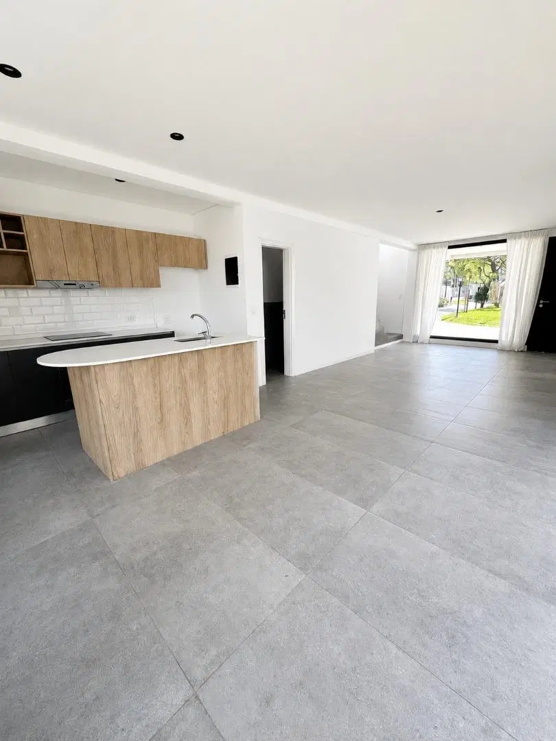 CASA TIPO DUPLEX 4 AMBIENTES EN VENTA EN CANNING 5