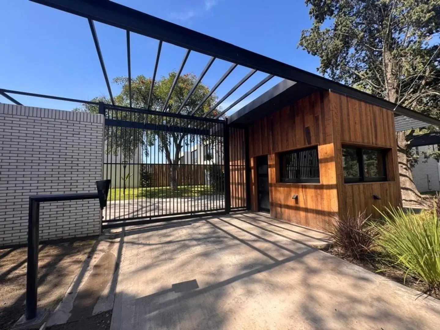 CASA TIPO DUPLEX 4 AMBIENTES EN VENTA EN CANNING 4
