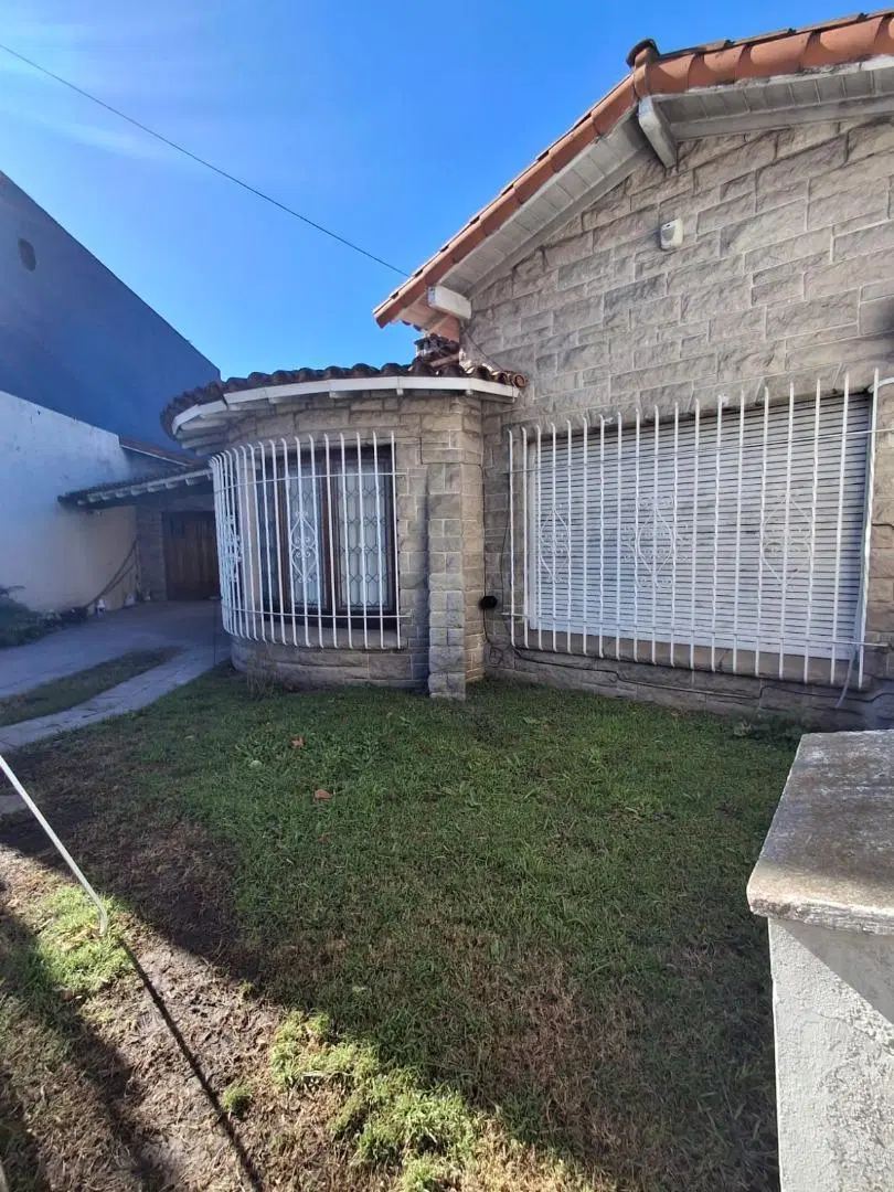 Venta casa 4 ambientes Temperley 4