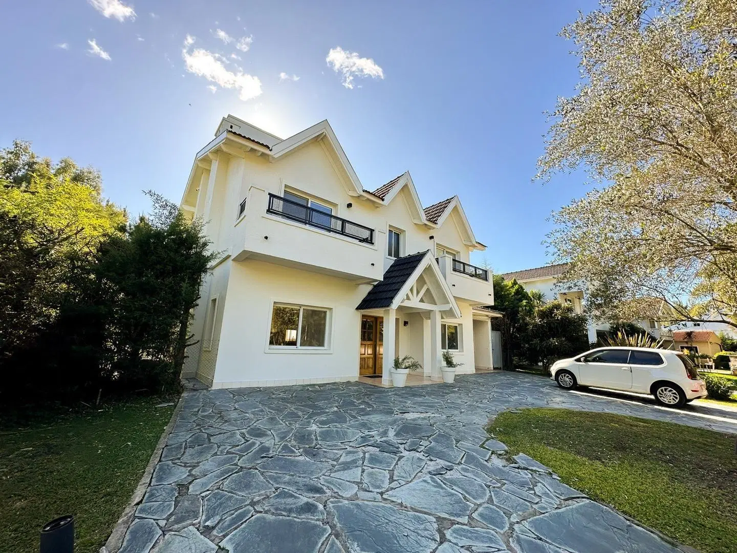 Venta casa 8 Ambientes Barrio El Lauquen 3