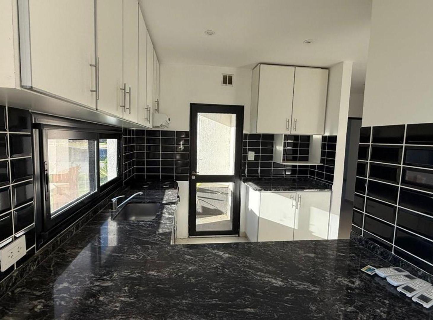 Foto de OPORTUNIDAD en Los Arces Casa en Venta, imagen 2
