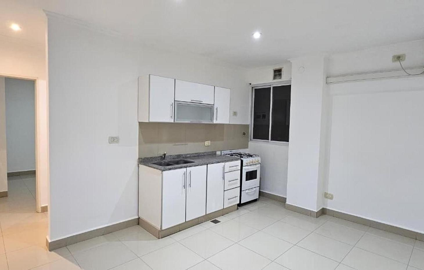 Foto de DEPARTAMENTO 2 AMBIENTES APTO CRÉDITO SOBRE AVENIDA, imagen 1