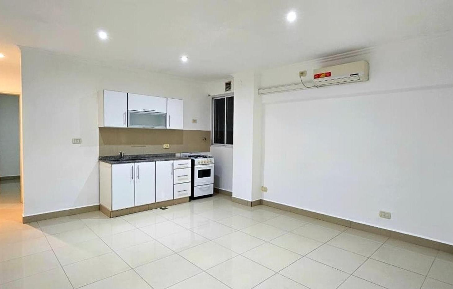 Foto de DEPARTAMENTO 2 AMBIENTES APTO CRÉDITO SOBRE AVENIDA, imagen 2