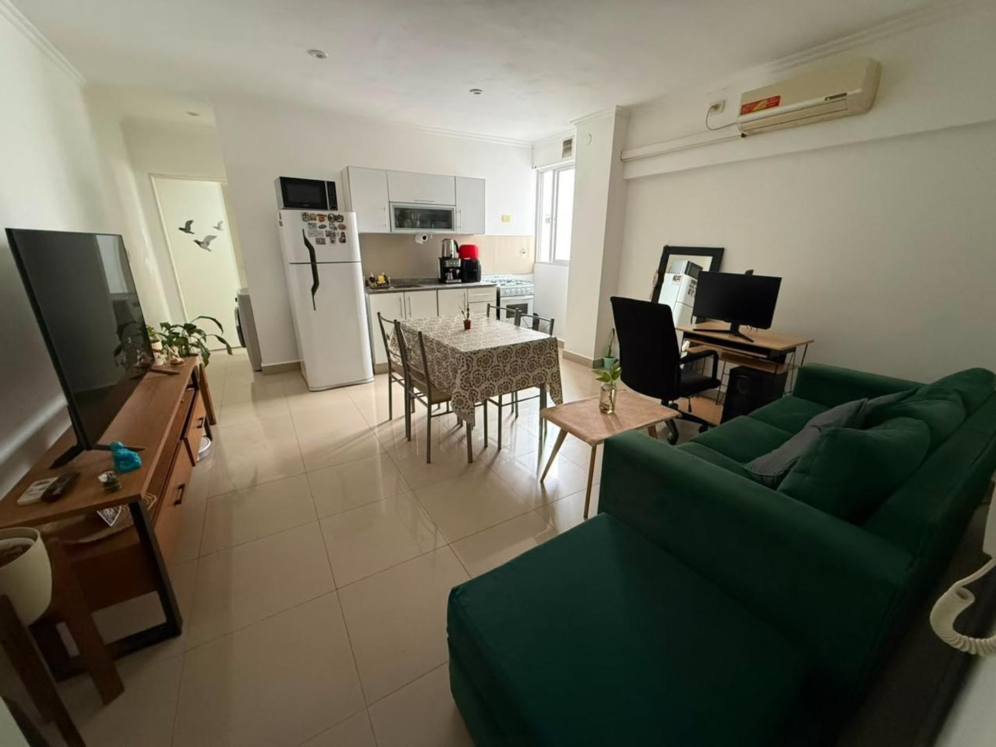 Foto de DEPARTAMENTO 2 AMBIENTES APTO CRÉDITO SOBRE AVENIDA, imagen 2