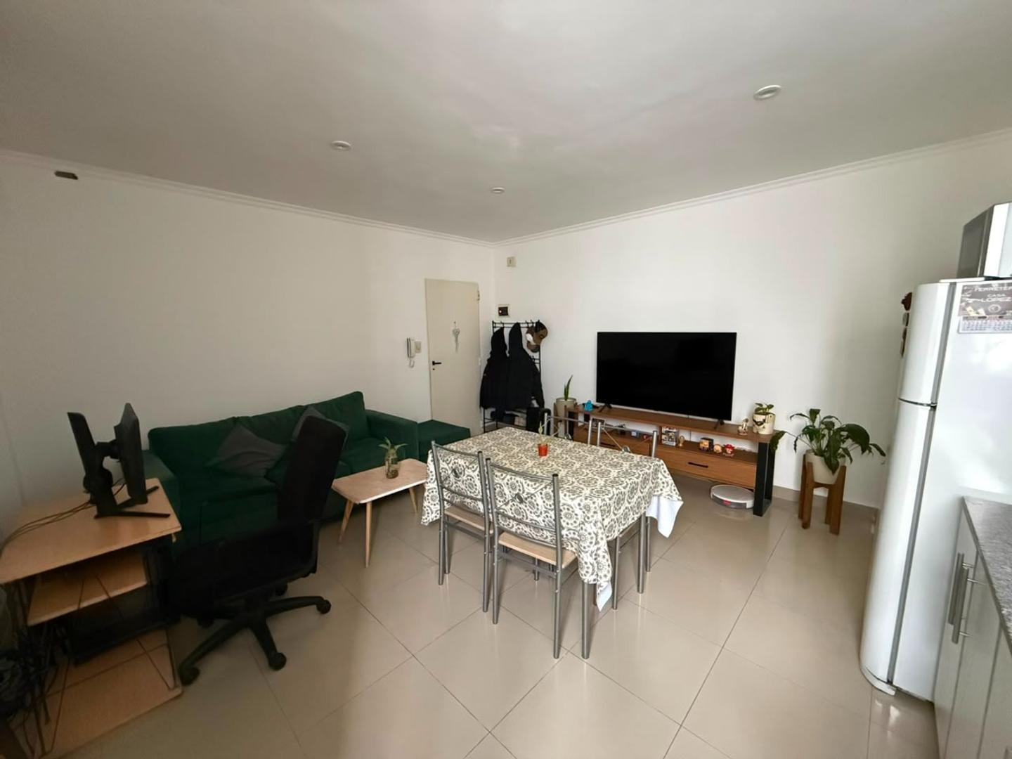 Foto de DEPARTAMENTO 2 AMBIENTES APTO CRÉDITO SOBRE AVENIDA, imagen 3