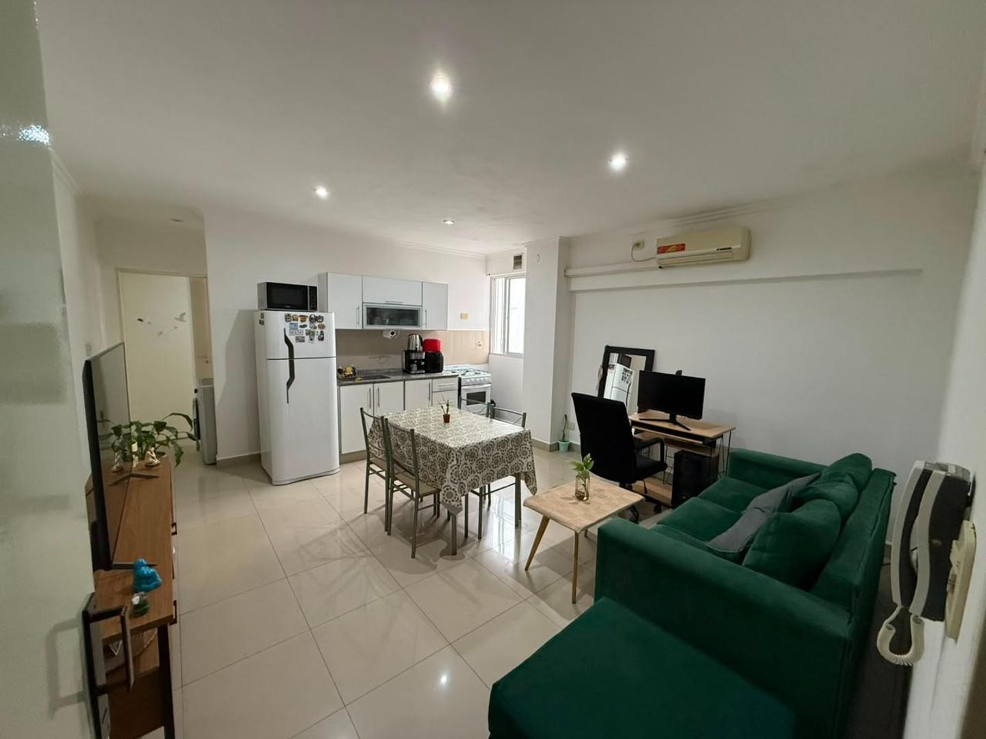 Foto de DEPARTAMENTO 2 AMBIENTES APTO CRÉDITO SOBRE AVENIDA, imagen 1