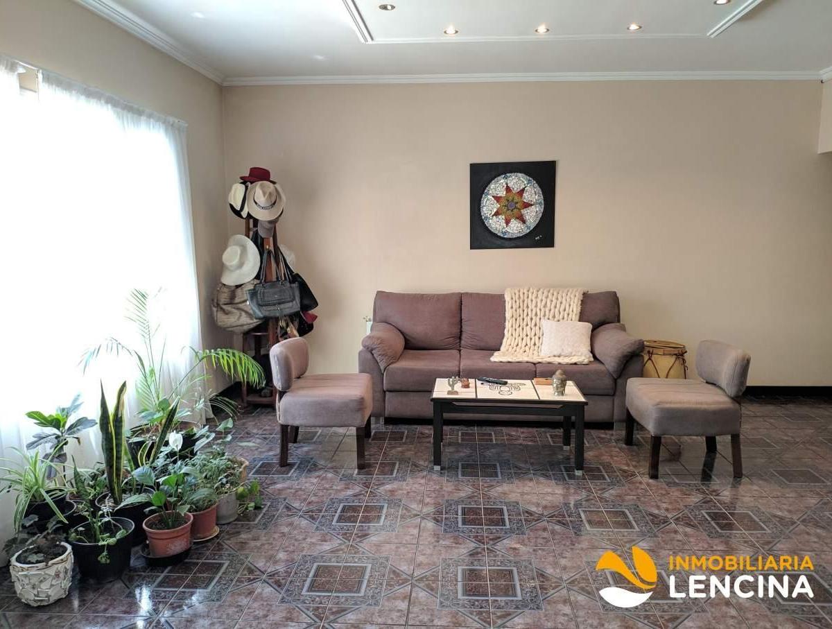Casa en Venta - 3 Dorm. 1 Depto - B La Cuesta 4