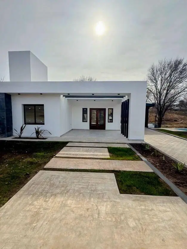 VENTA DE CASA A ESTRENAR EN ALTOS DE CARLOS PAZ 3 DORMITORIOS 3