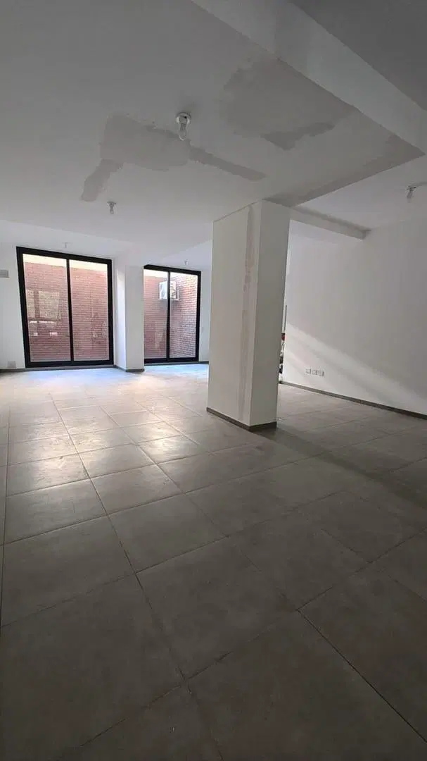 Local c/baño y Patio Nueva Córdoba de vende 5