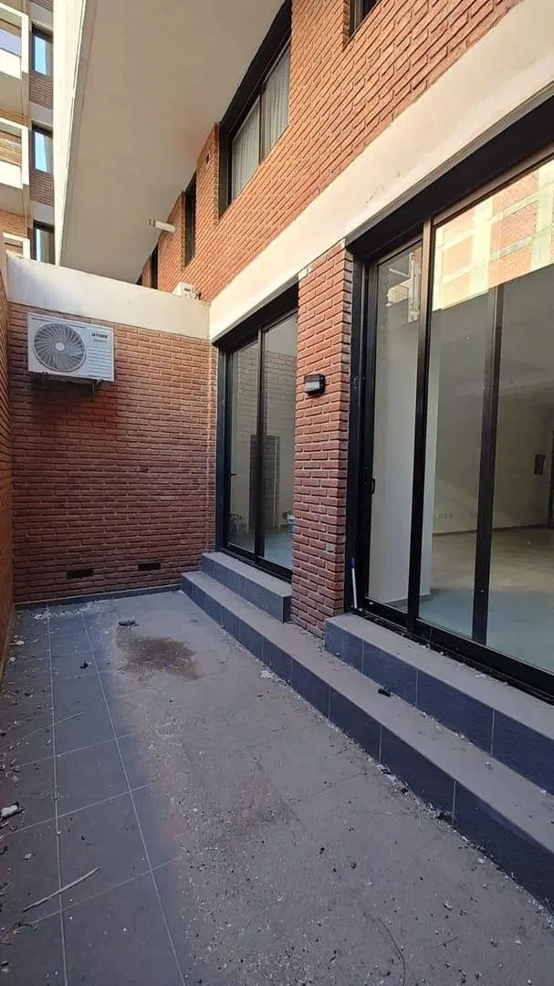 Local c/baño y Patio Nueva Córdoba de vende 4