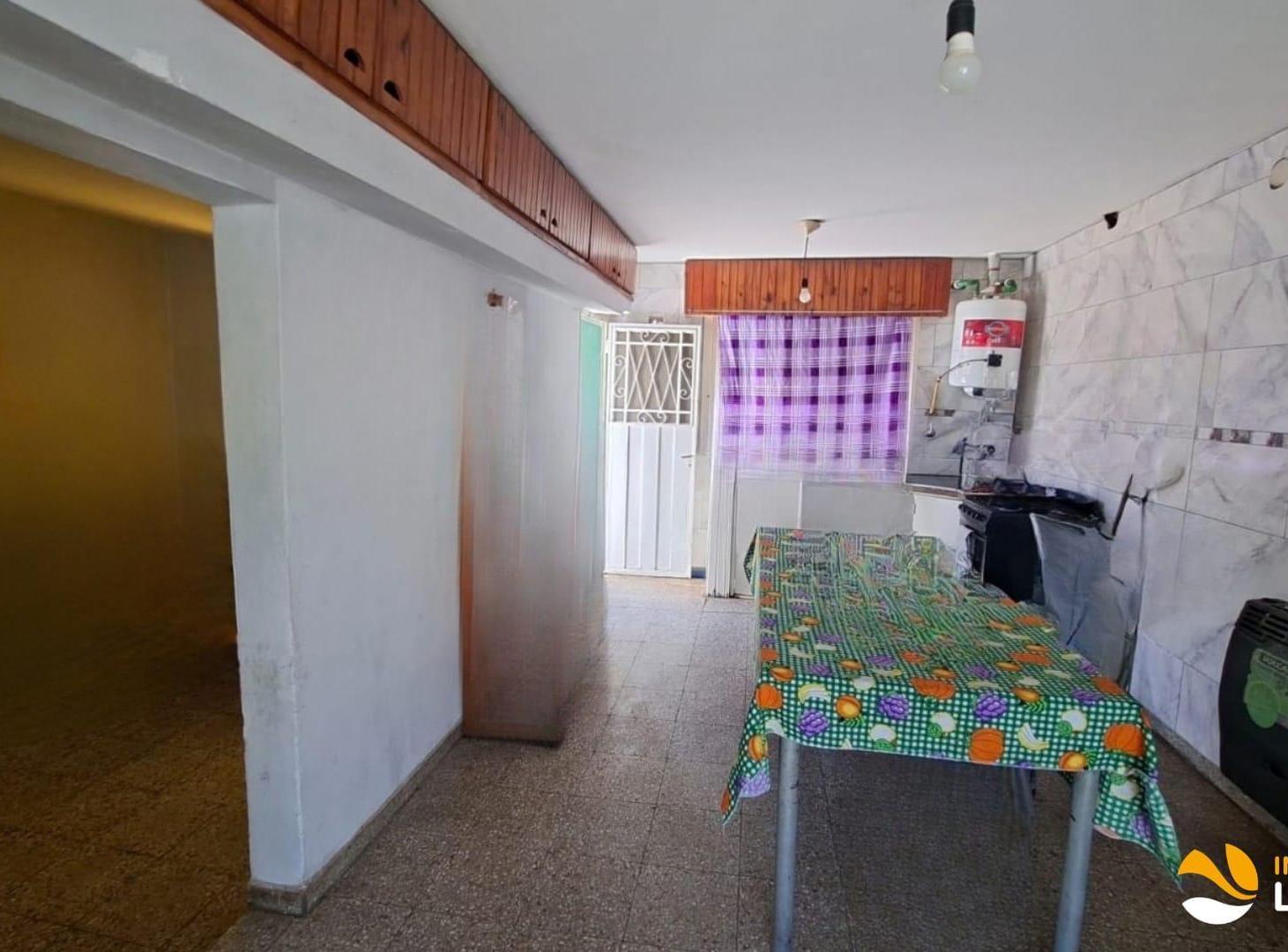 Foto de EN VENTA CASA MAS DOS DEPARTAMENTOS EN CALLE LOS CEIBOS, imagen 3