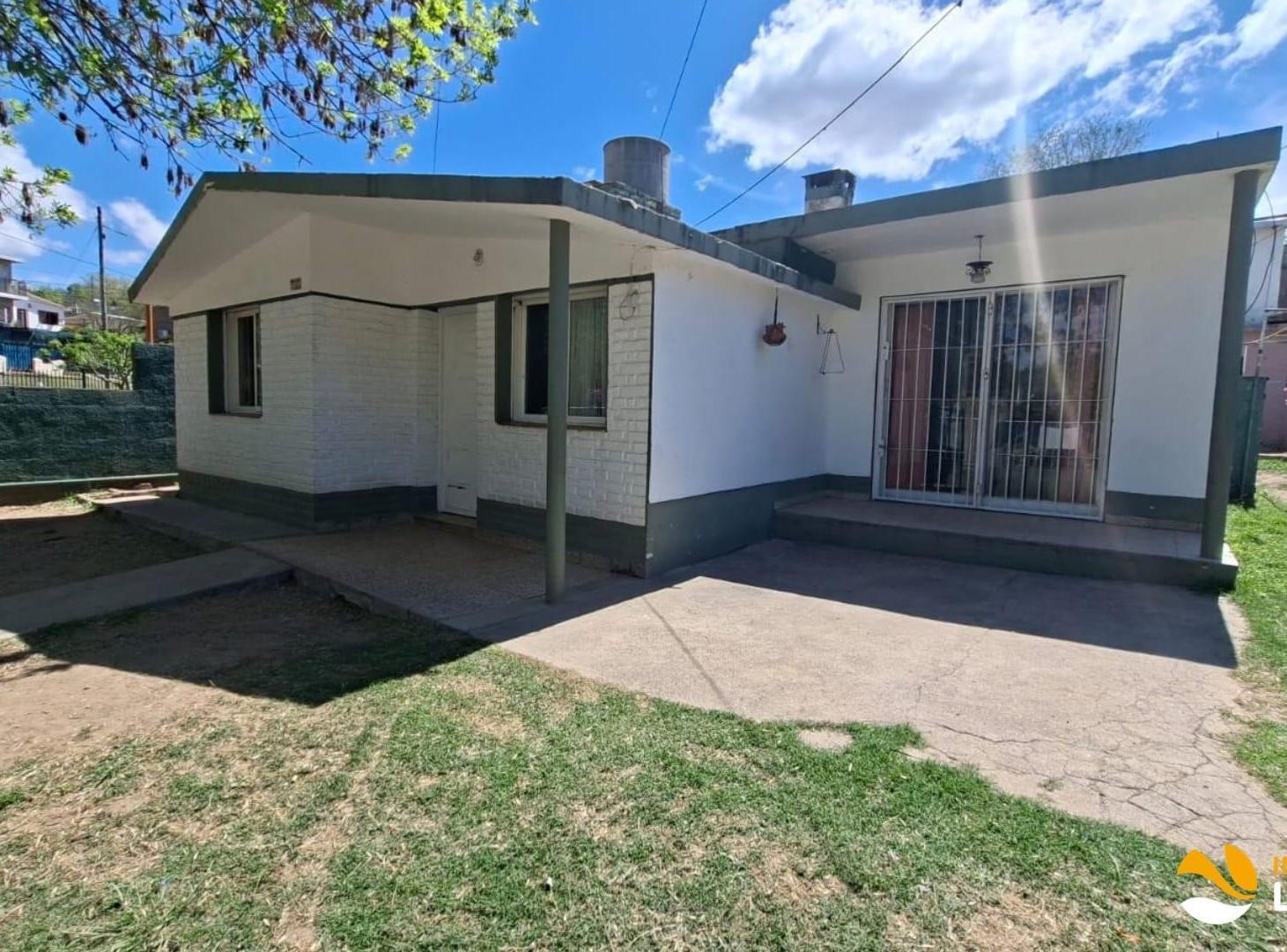 Foto de EN VENTA CASA MAS DOS DEPARTAMENTOS EN CALLE LOS CEIBOS, imagen 2