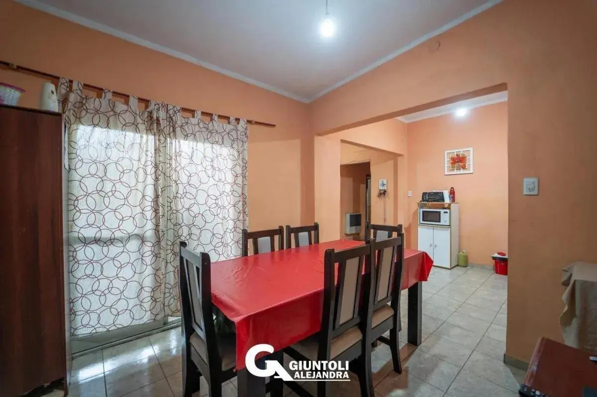 Casa a La Venta de 2 Dorm. en Barrio Yofre Norte 5