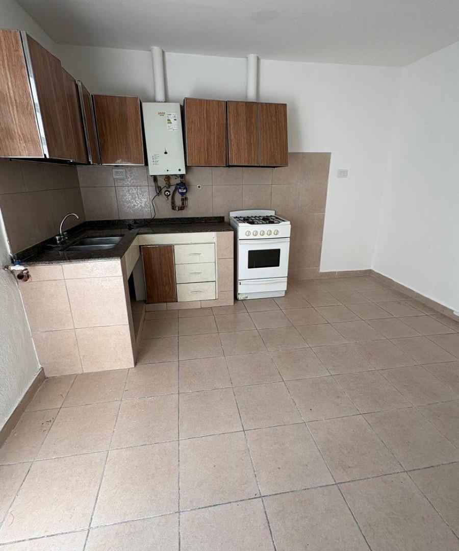 Foto de VENTA DE CASA DE 2 DORMITORIOS, CALLE GAONA 1194 BARRIO LOS PLATANOS, imagen 2