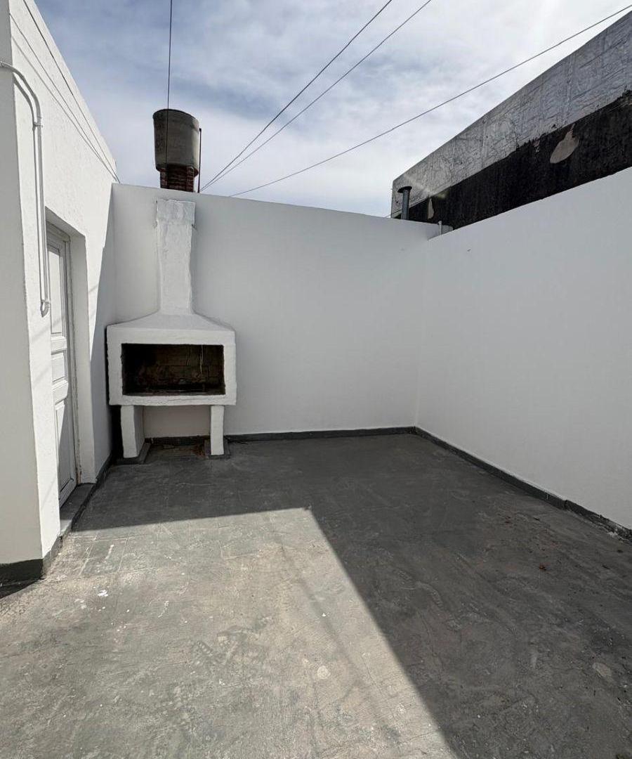 Foto de VENTA DE CASA DE 2 DORMITORIOS, CALLE GAONA 1194 BARRIO LOS PLATANOS, imagen 3