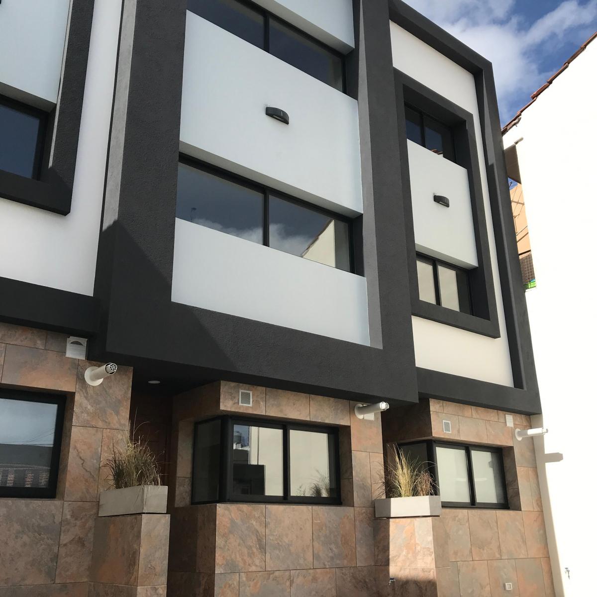 Triplex a Estrenar de 5 Ambientes con Espacio Para Auto y Jardín. 4
