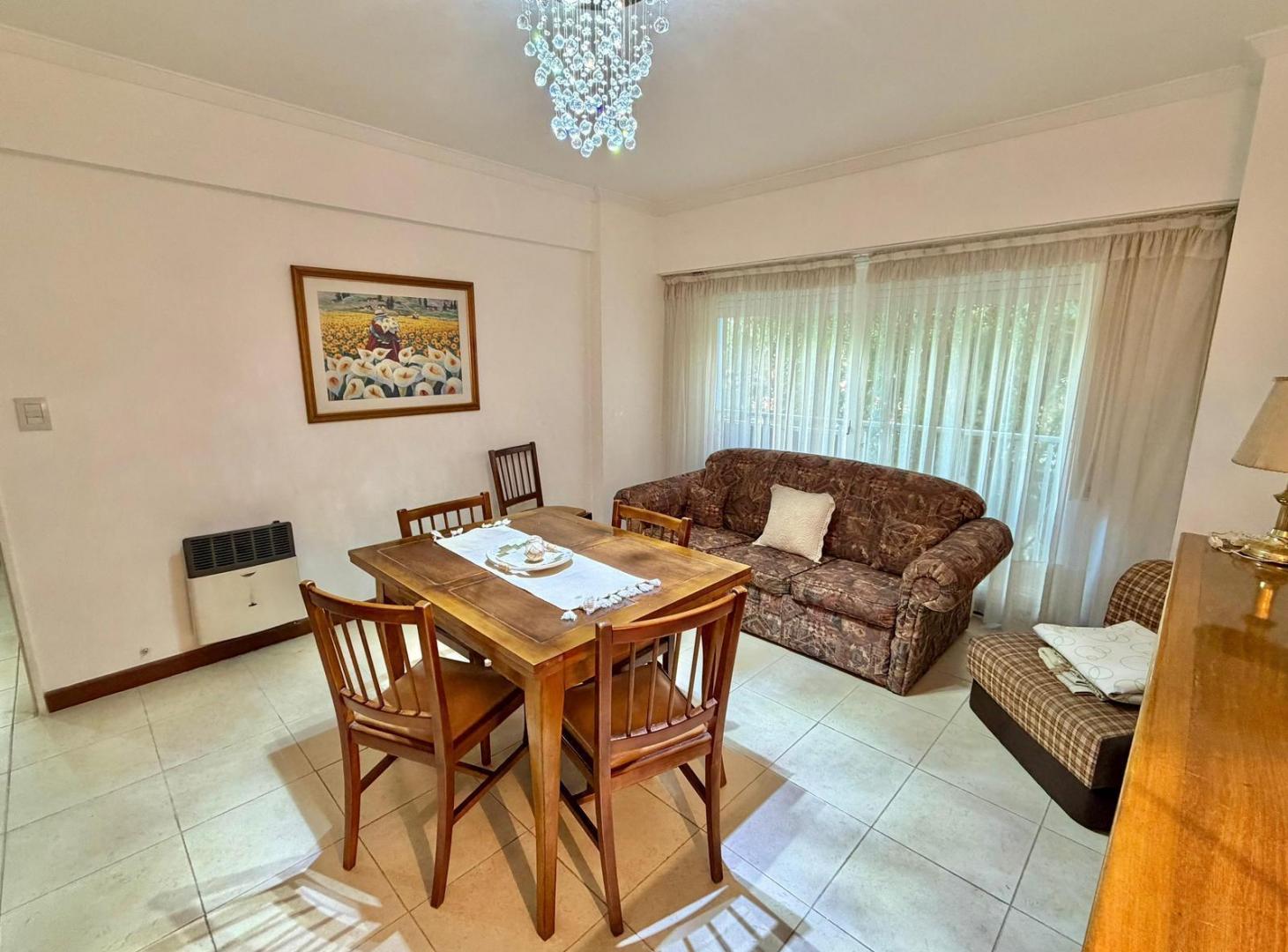 Departamento de 3 ambientes con patio