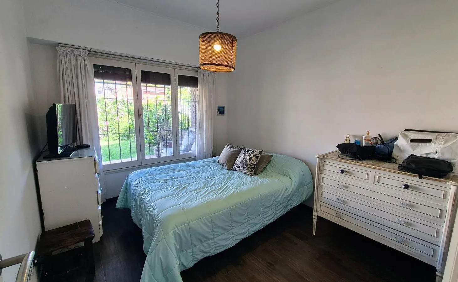 Excelente chalet en Parque Luro con patio y quincho 3
