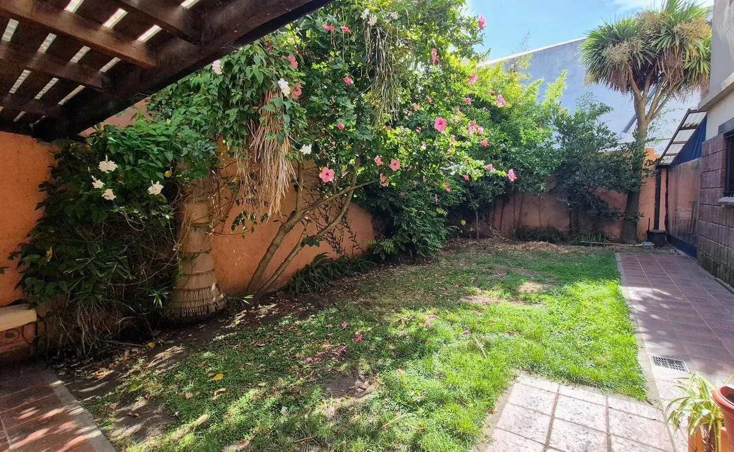 Excelente chalet en Parque Luro con patio y quincho 4
