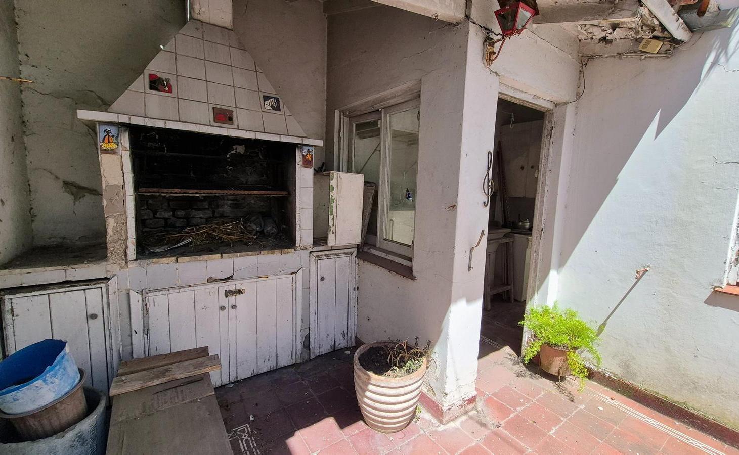 Foto de Chalet 4 ambientes con cochera a reciclar, imagen 2