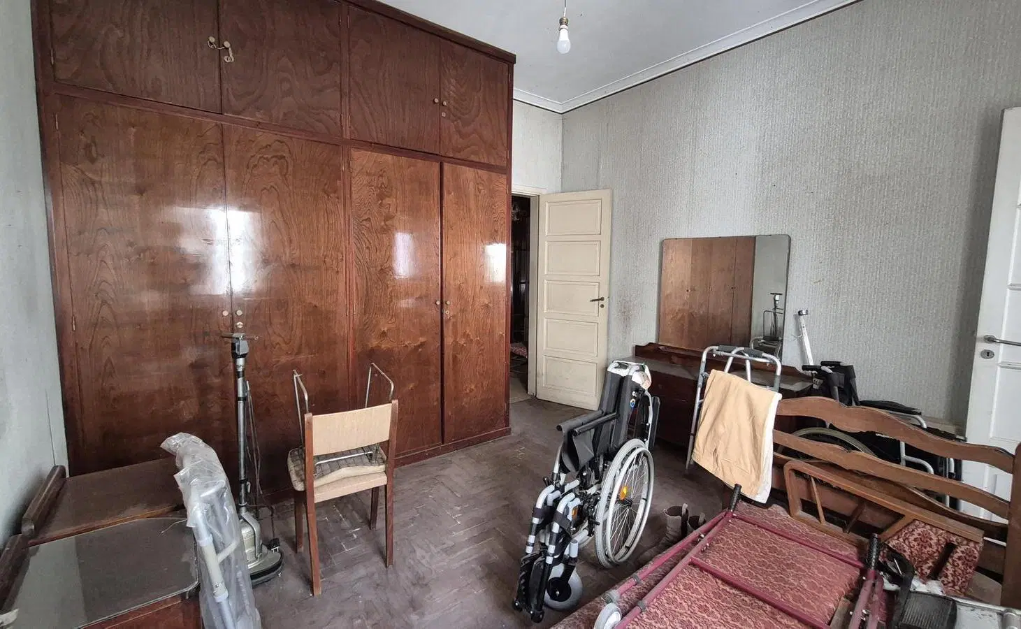 Chalet 4 ambientes con cochera a reciclar 5