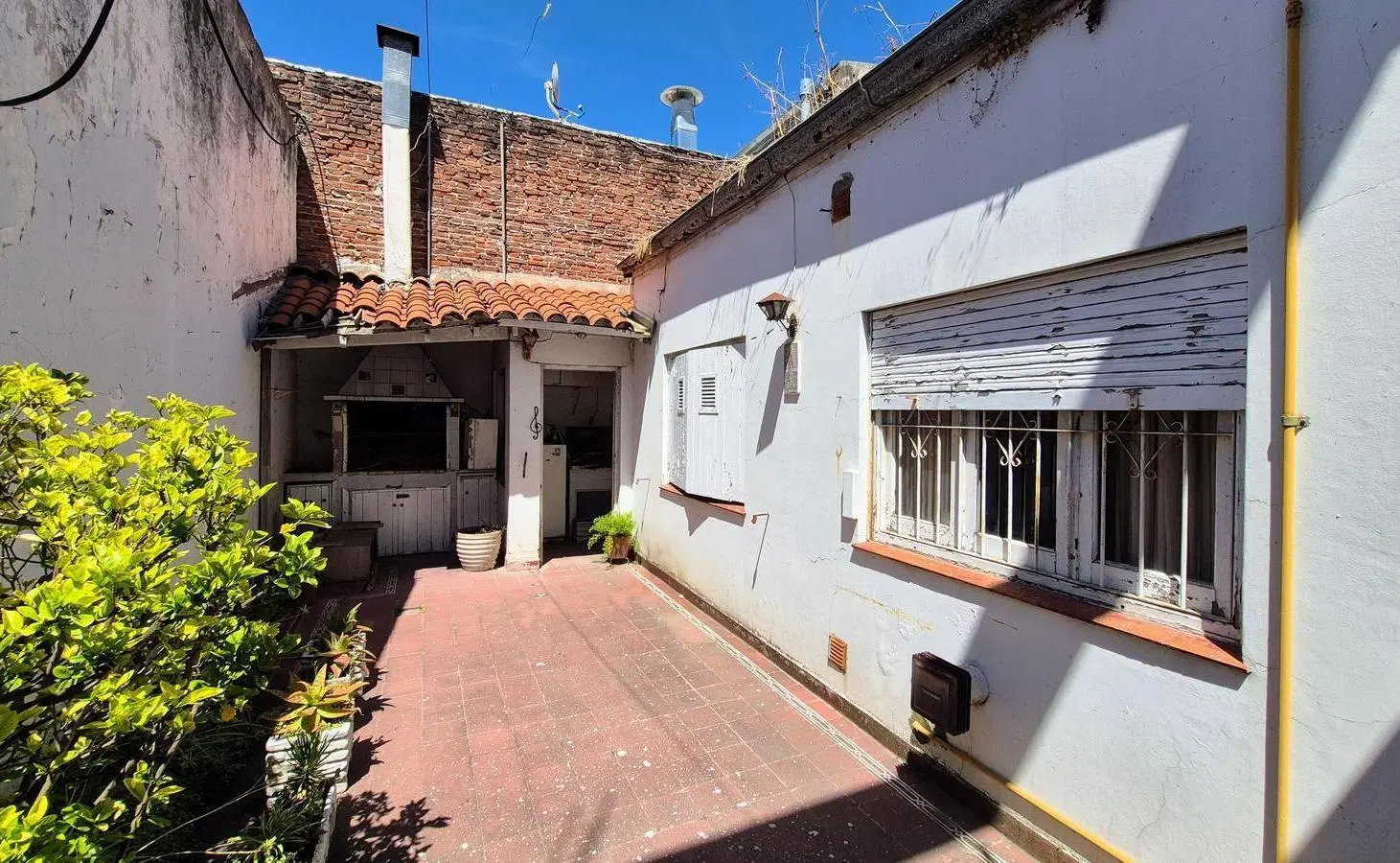 Chalet 4 ambientes con cochera a reciclar 4