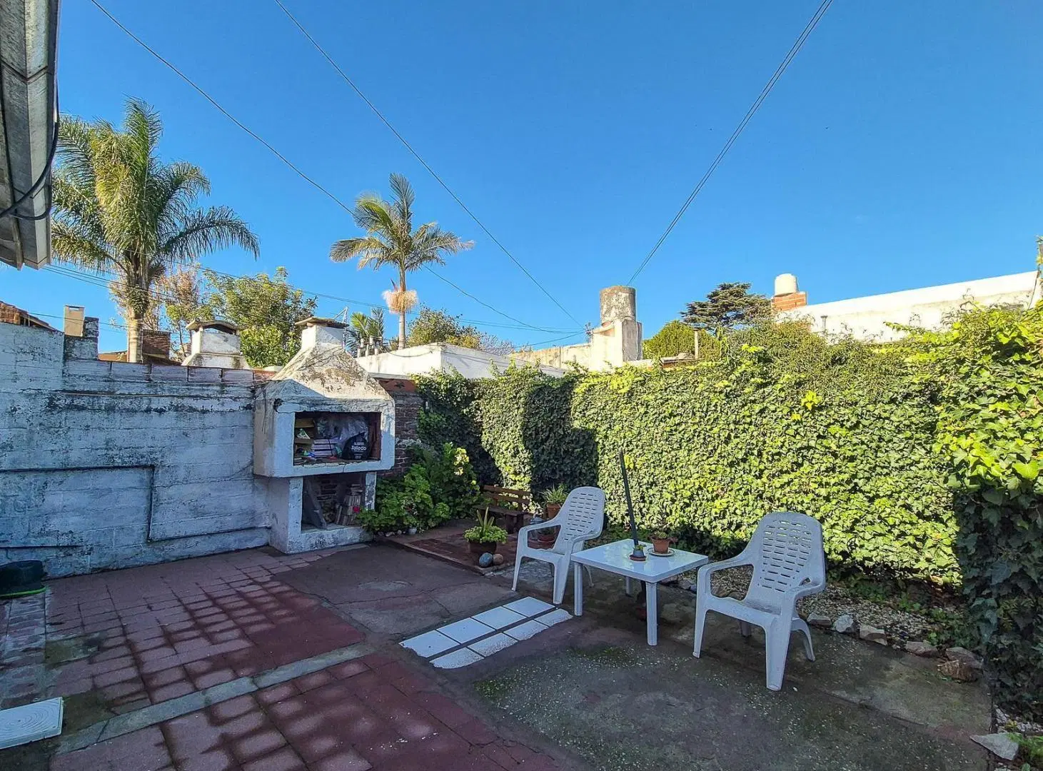 Casa con garage, parque y quincho en Parque Luro 2
