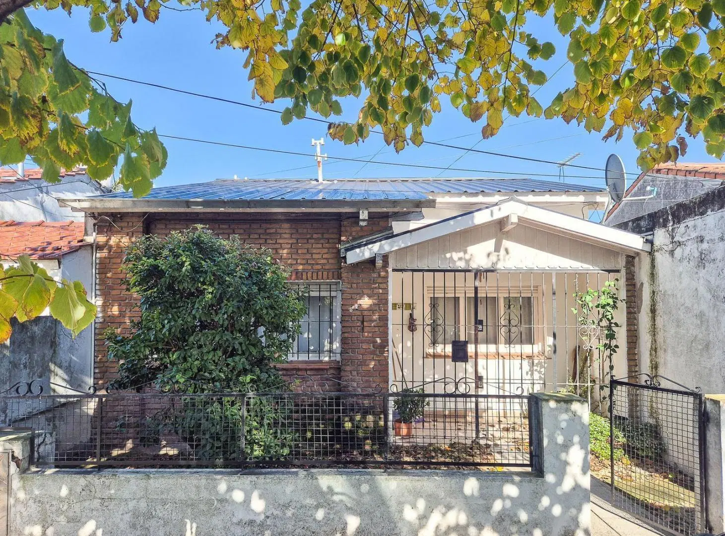 Casa con garage, parque y quincho en Parque Luro 4