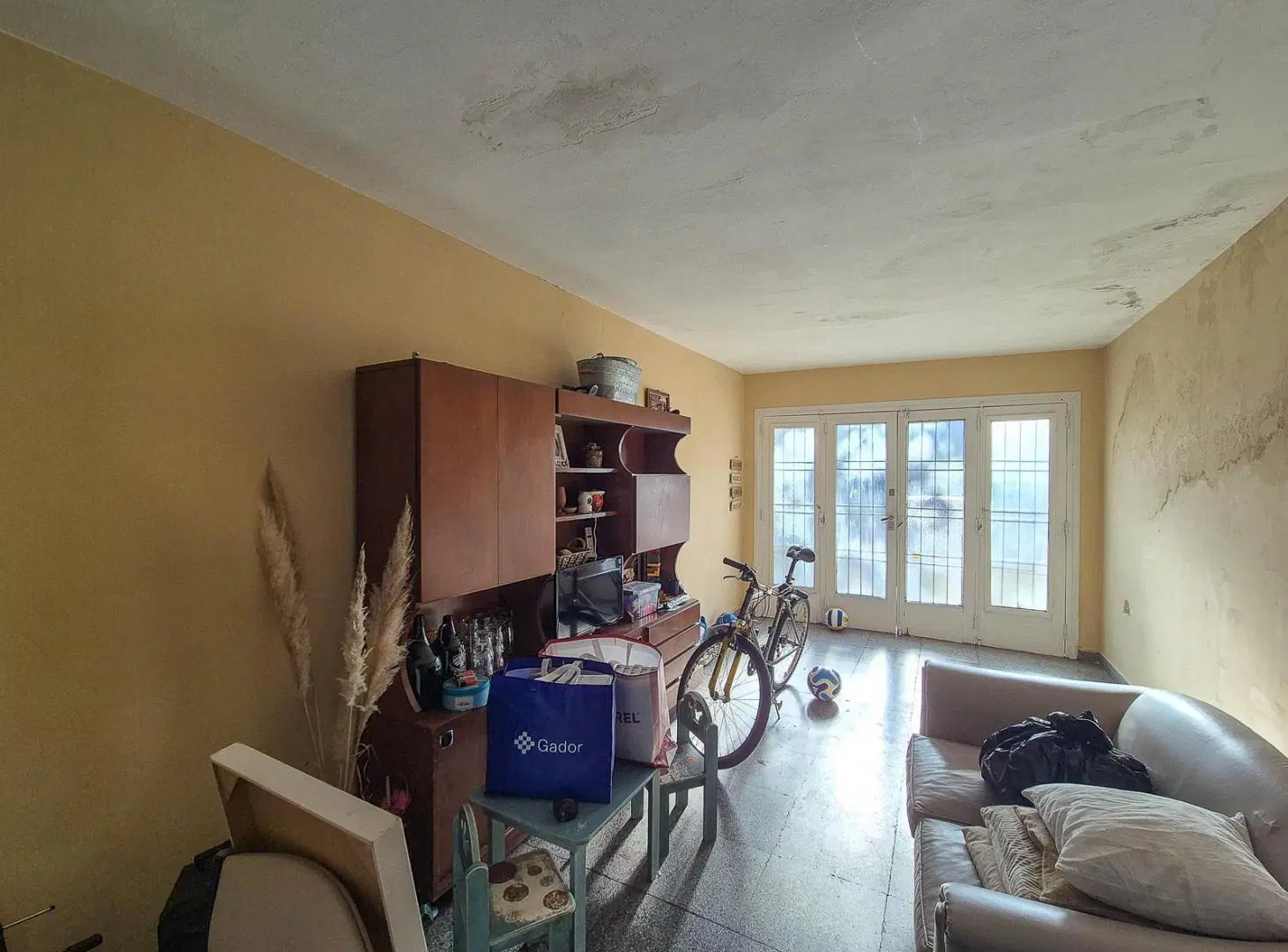 Casa con garage, parque y quincho en Parque Luro 3