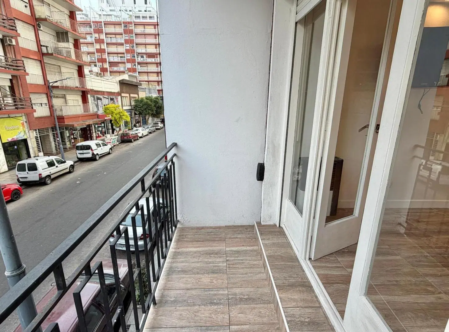 Departamento monoambiente a la calle reciclado y equipado 5