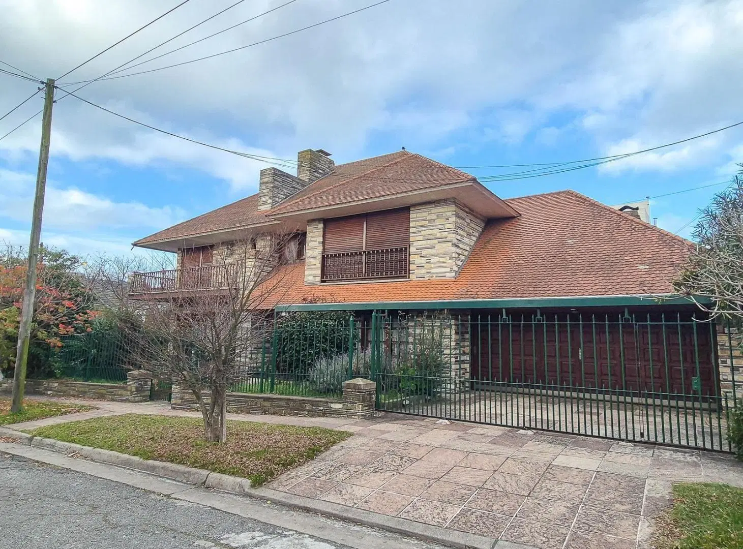 Casa de 5 ambientes en los troncos 1