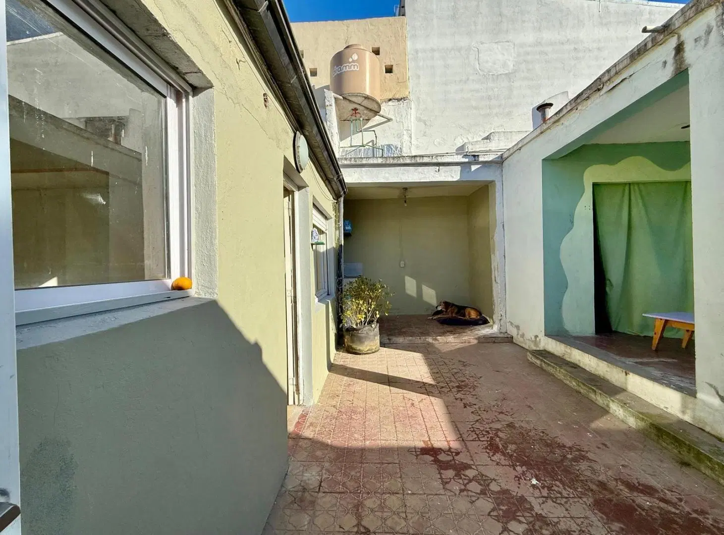 Casa en block en barrio Chauvin 8