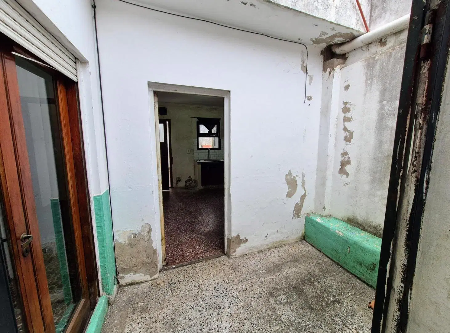 OPORTUNIDAD! PH A REFACCIONAR 2 AMBIENTES CON PATIO! 5