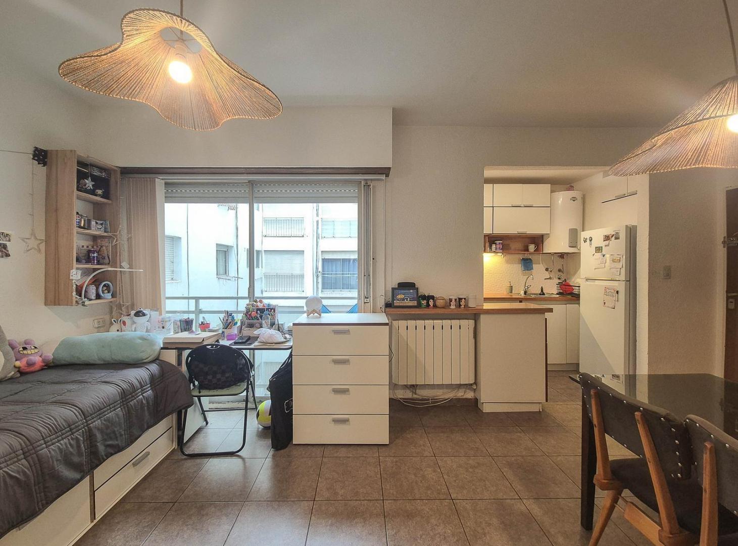 Foto de Departamento 2 ambientes reciclado con balcón, imagen 1