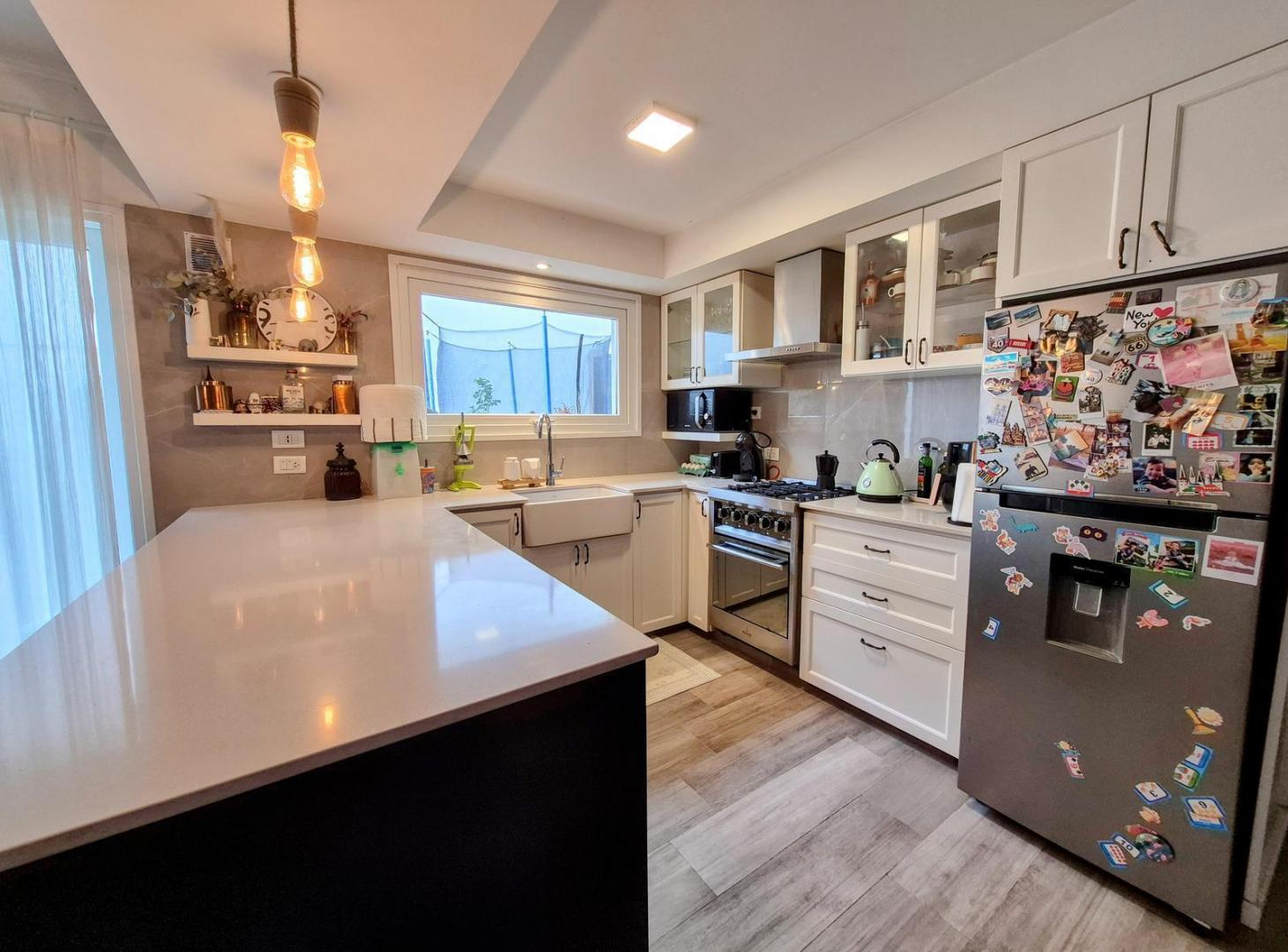 Foto de Casa 3 ambientes totalmente reciclada con patio y cochera - Pompeya, imagen 1