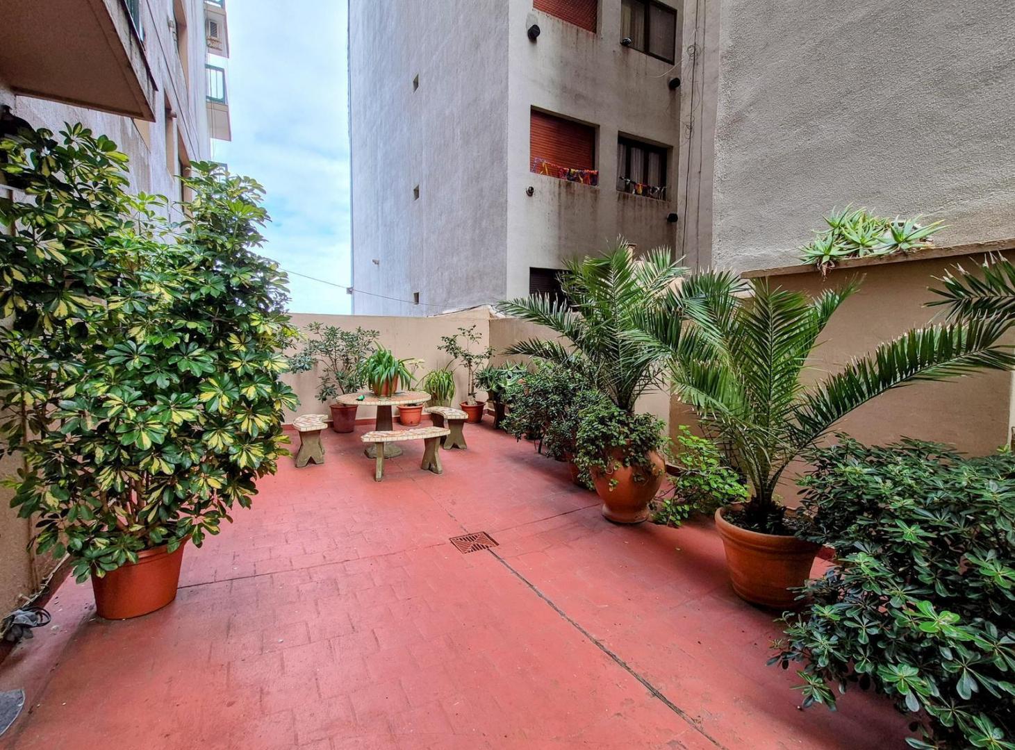 Foto de Impecable departamento 2 ambientes amoblado con patio frente al mar en, imagen 1