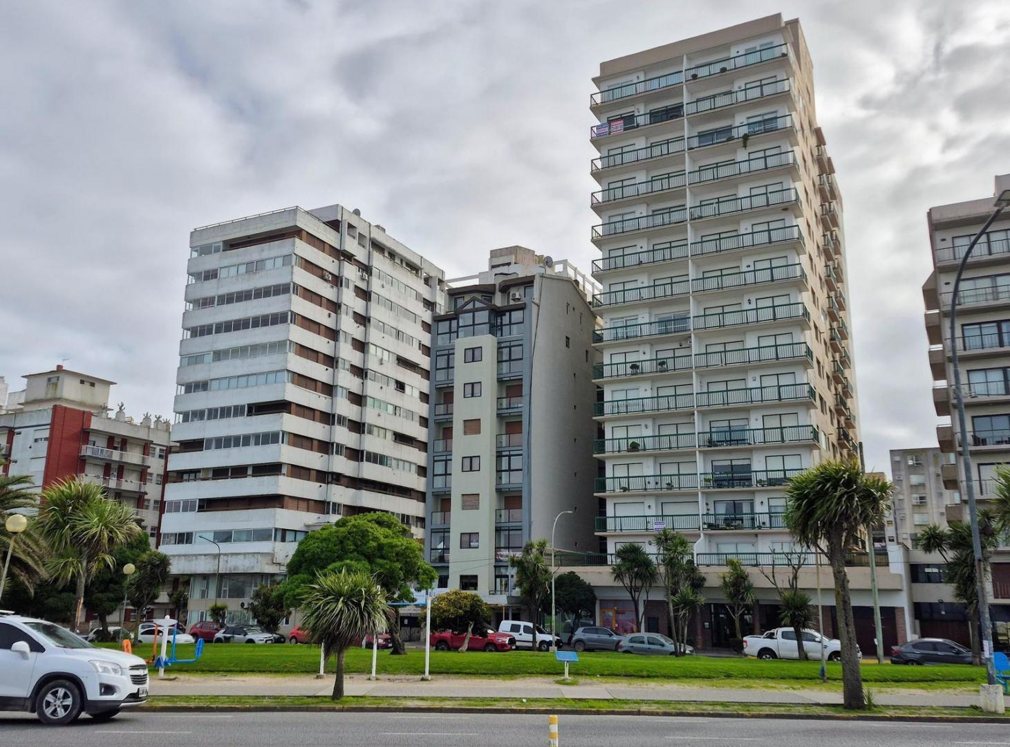 Foto de Impecable departamento 2 ambientes amoblado con patio frente al mar en, imagen 2