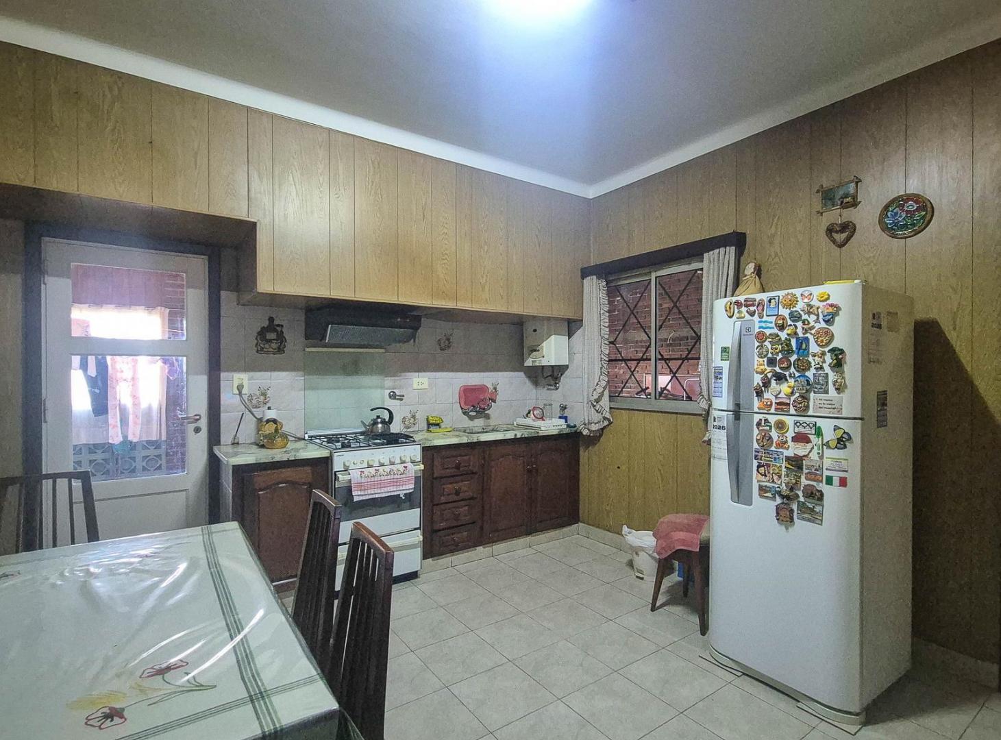 Foto de Casa de 3 ambientes con parque y quincho, imagen 3