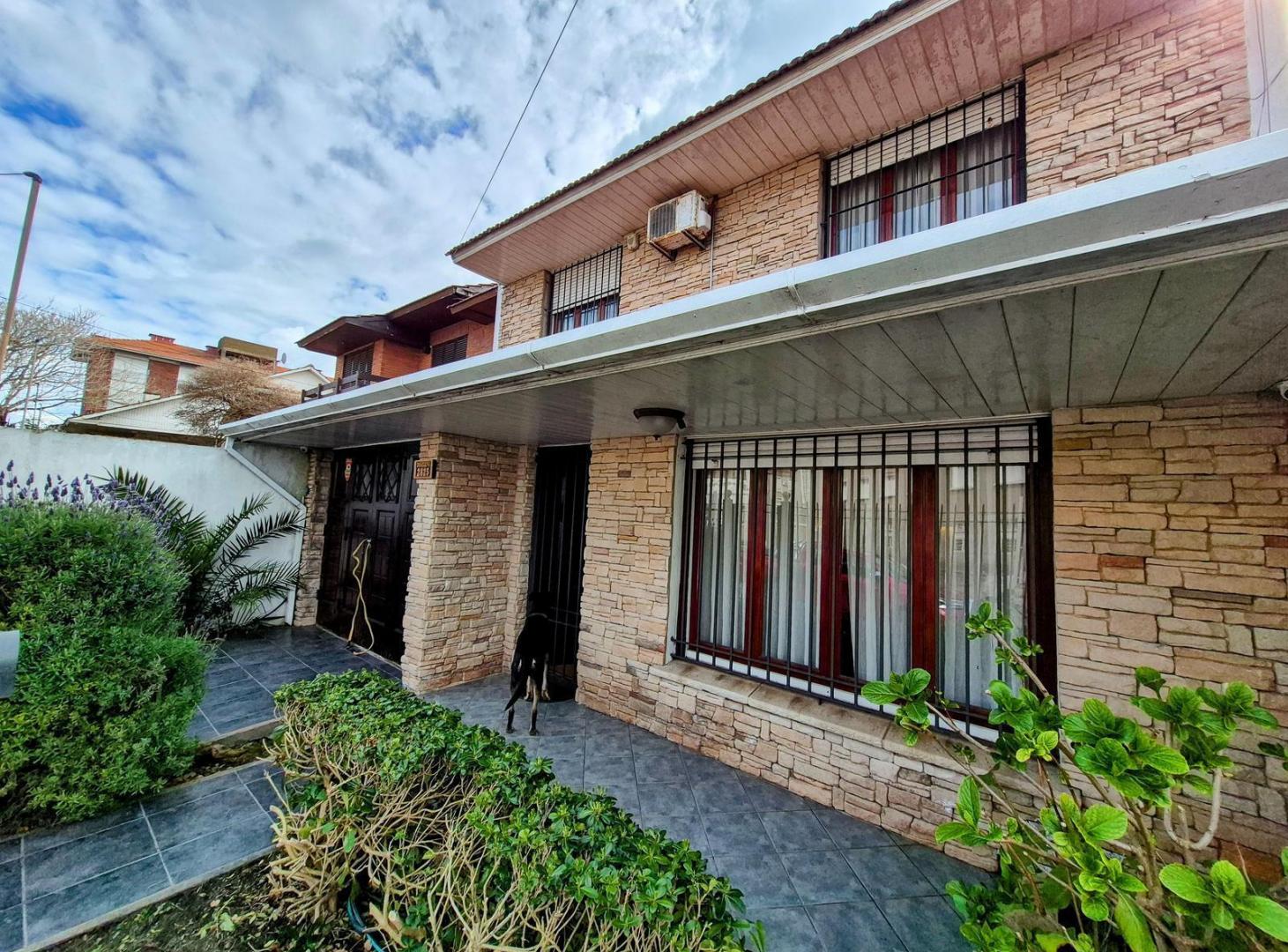 Foto de IMPACABLE CHALET EN PH 5 AMBIENTES CON VISTA PARCIAL AL MAR EN PUNTA, imagen 1