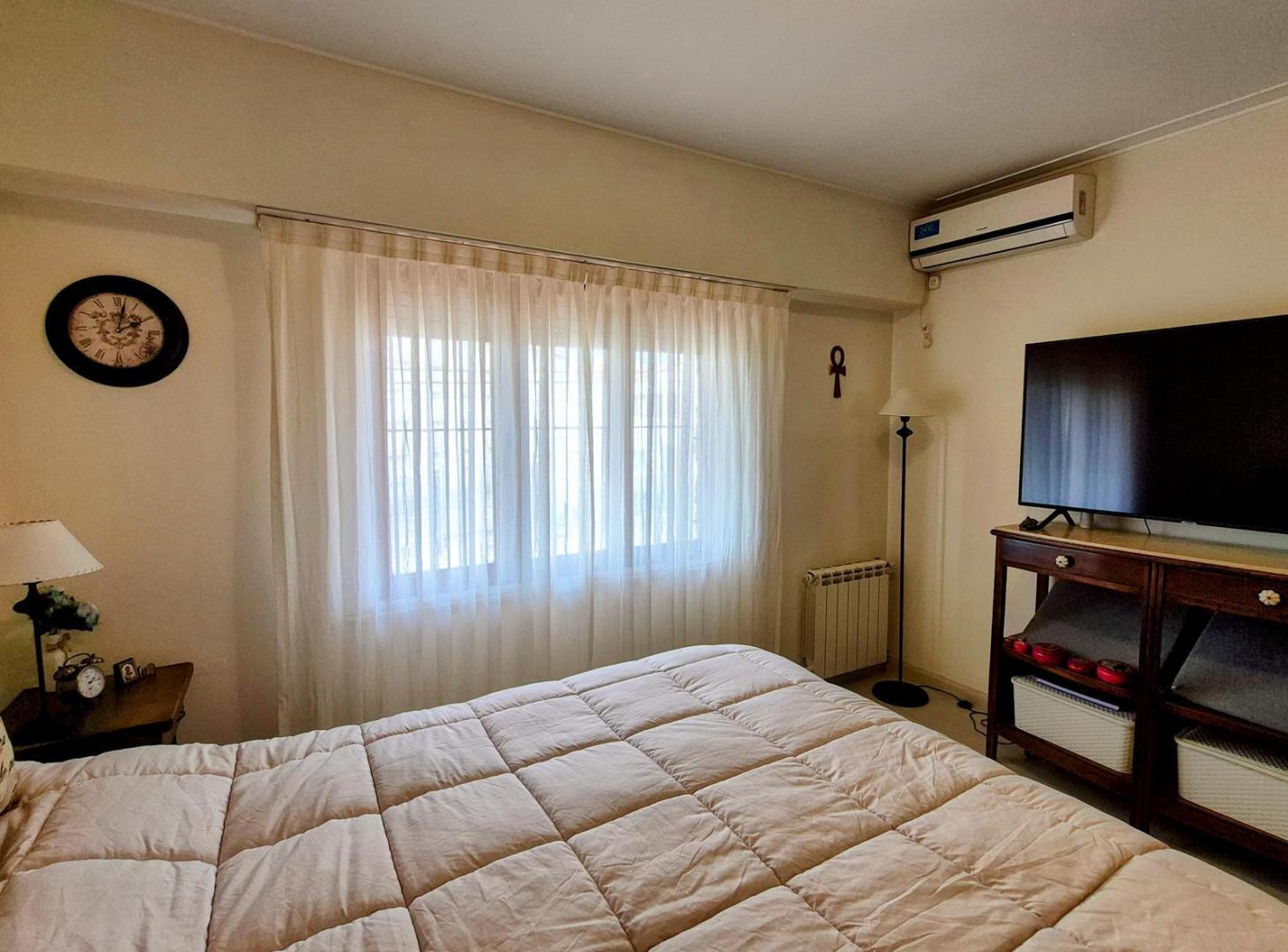 Foto de IMPACABLE CHALET EN PH 5 AMBIENTES CON VISTA PARCIAL AL MAR EN PUNTA, imagen 5
